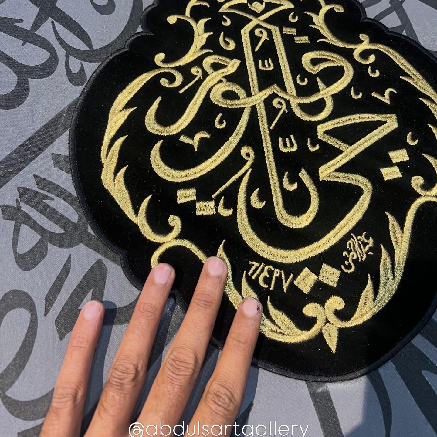 Handmade Kiswa Kaabah Calligraphy Canvas with Embroidery Patch – Golden Floating Frame (1.5 x 2.5 ft) - Image 3
